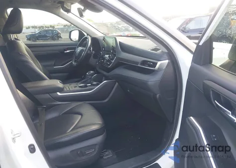 2021 Toyota Highlander Hybrid Xle z USA, uszkodzony, nr VIN 5TDGARAH3MS506073